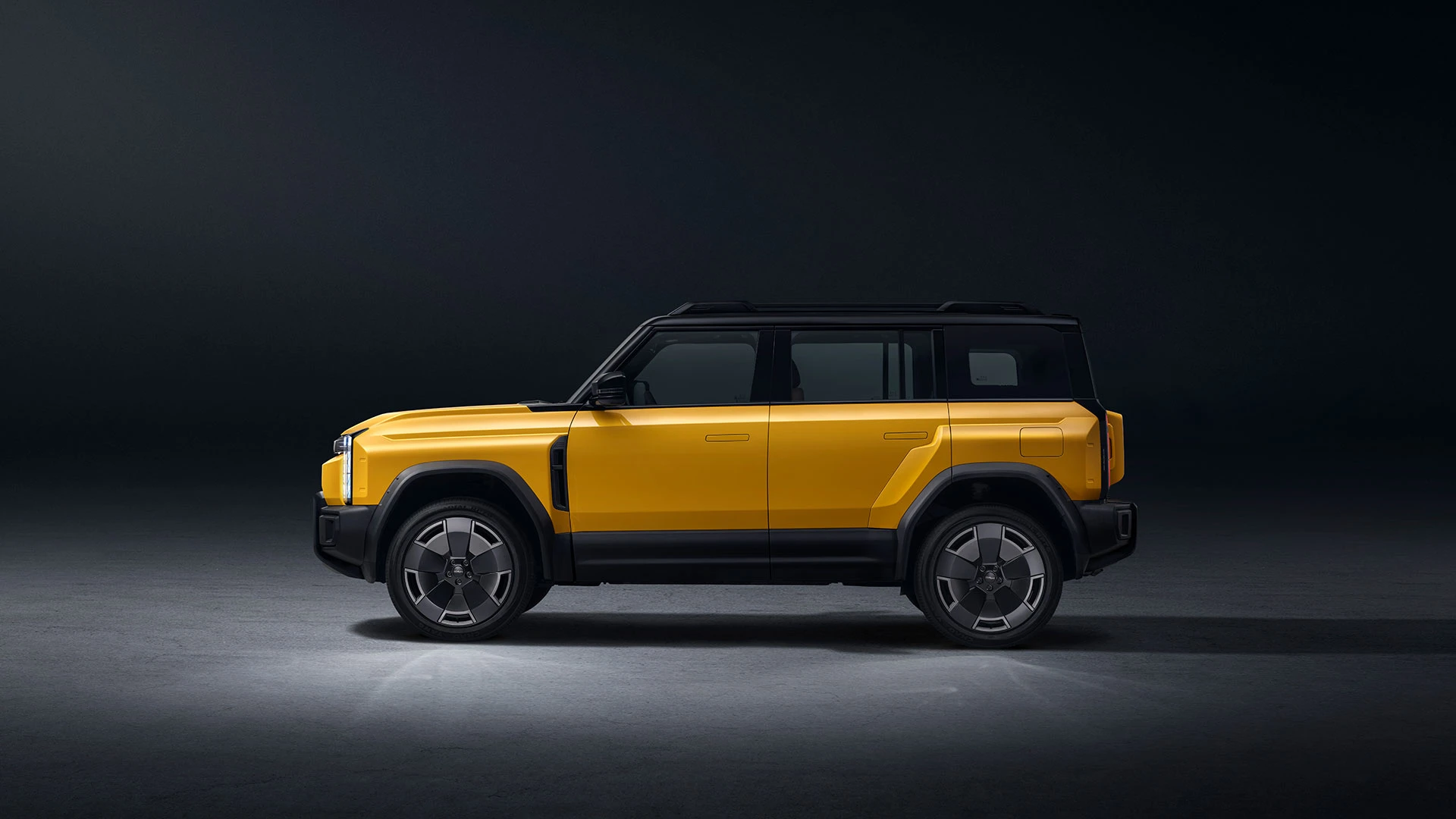 iCAUR Bahrain | Electric & REEV Vehicles | Born to Play